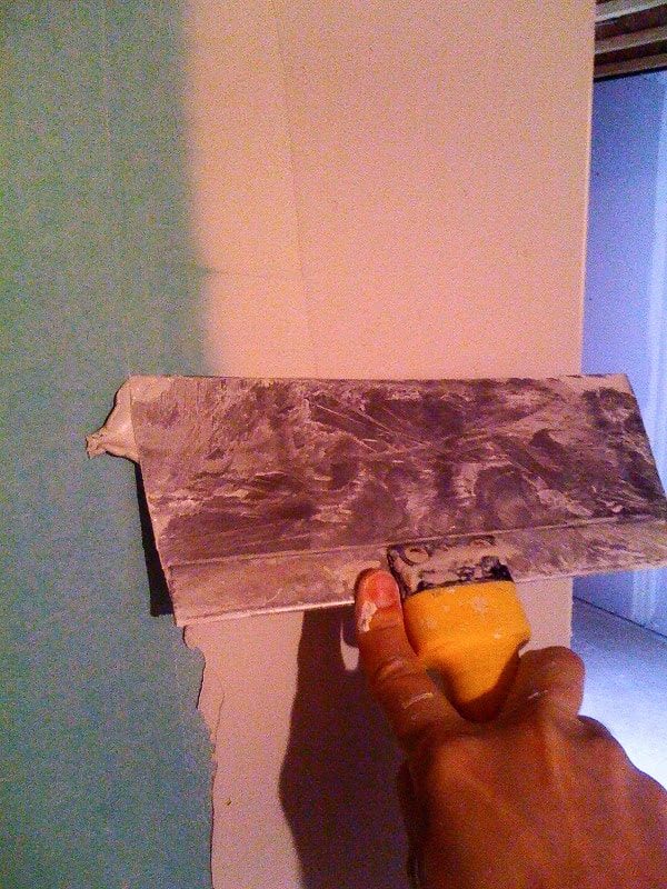 How to Coat Drywall Corner Bead