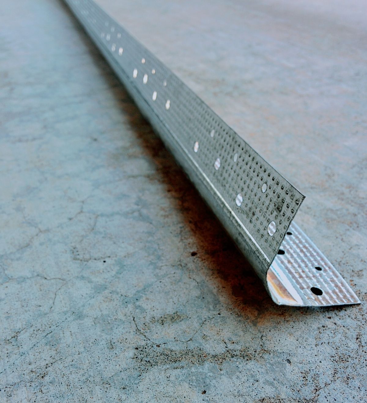 How to Install Drywall Corner Bead