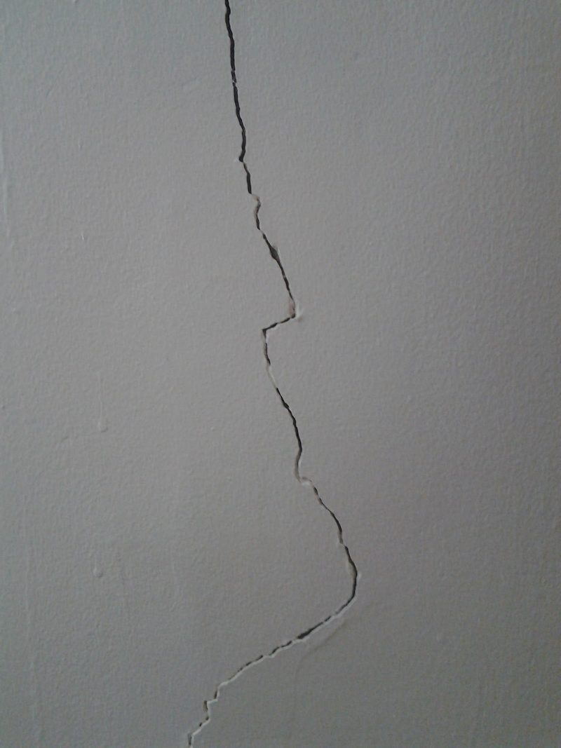 Cómo reparar grietas de drywall: panorama