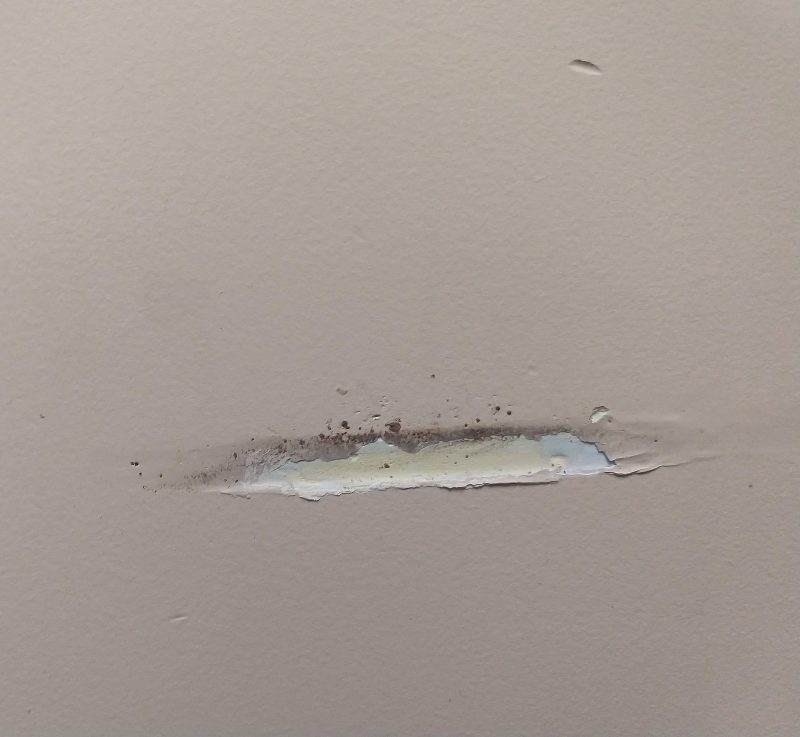 Reparar nicks que rompen el papel del drywall